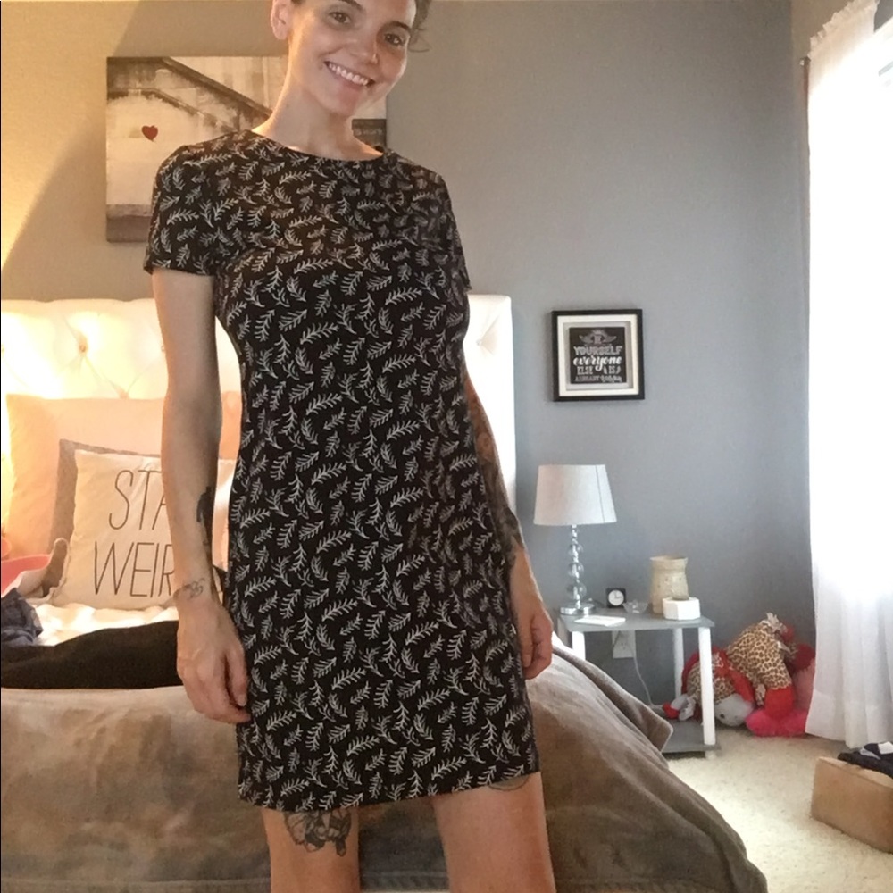 Old Navy Black dress with white design size medium